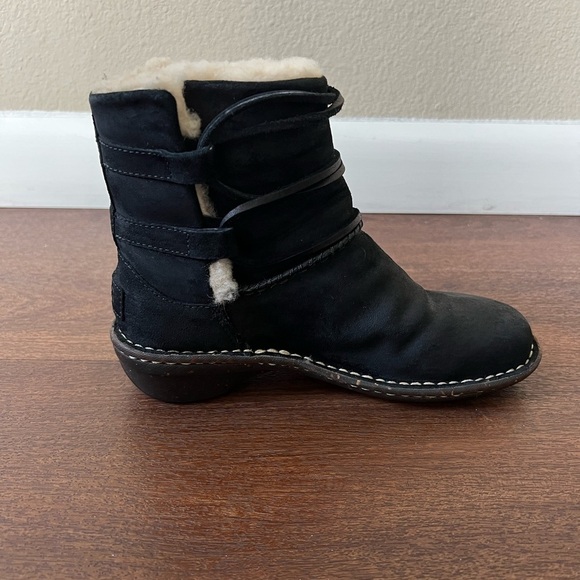UGG Caspia Black Leather Lace Up Ankle Boots - Picture 11 of 12